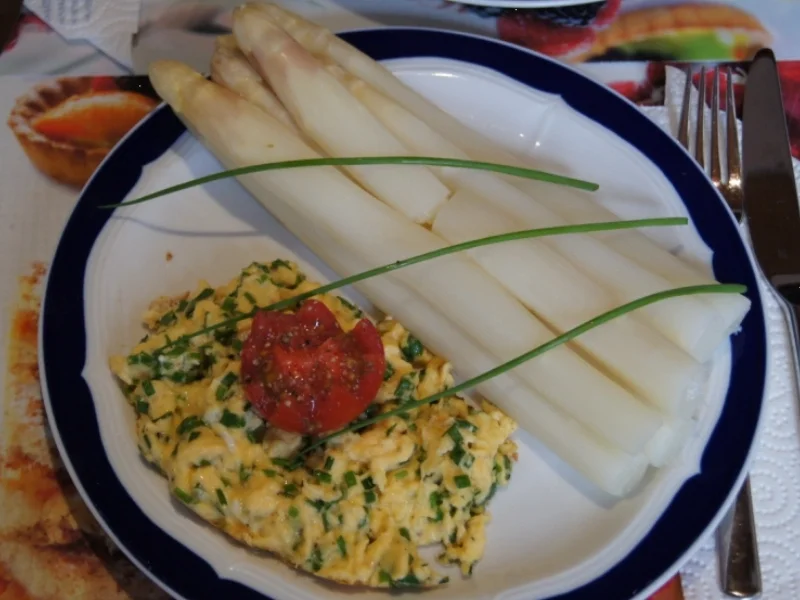 Frischer Spargel mit Schnittlauchrührei - Rezept - Bild Nr. 9