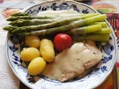 Grüner Spargel mit Pazifik Wildlachsfilet, Frühkartoffeln und Zitronen Buttersauce - Rezept - Bild Nr. 3051