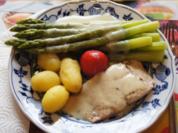 Grüner Spargel mit Pazifik Wildlachsfilet, Frühkartoffeln und Zitronen Buttersauce - Rezept - Bild Nr. 3051