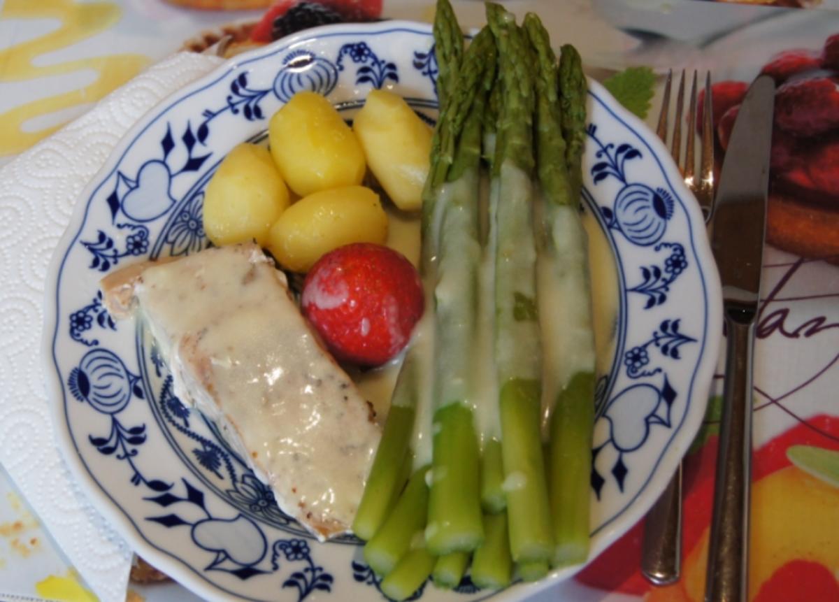 Grüner Spargel mit Pazifik Wildlachsfilet, Frühkartoffeln und Zitronen Buttersauce - Rezept - Bild Nr. 3052