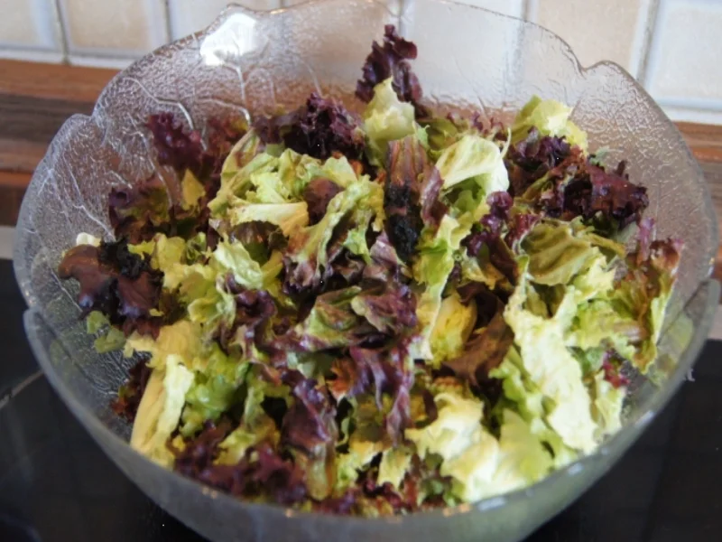 Meersalz-Kümmel-Drillinge mit luftgetrockneter-Mettwurst und Lollo-Rosso-Salat - Rezept - Bild Nr. 3054