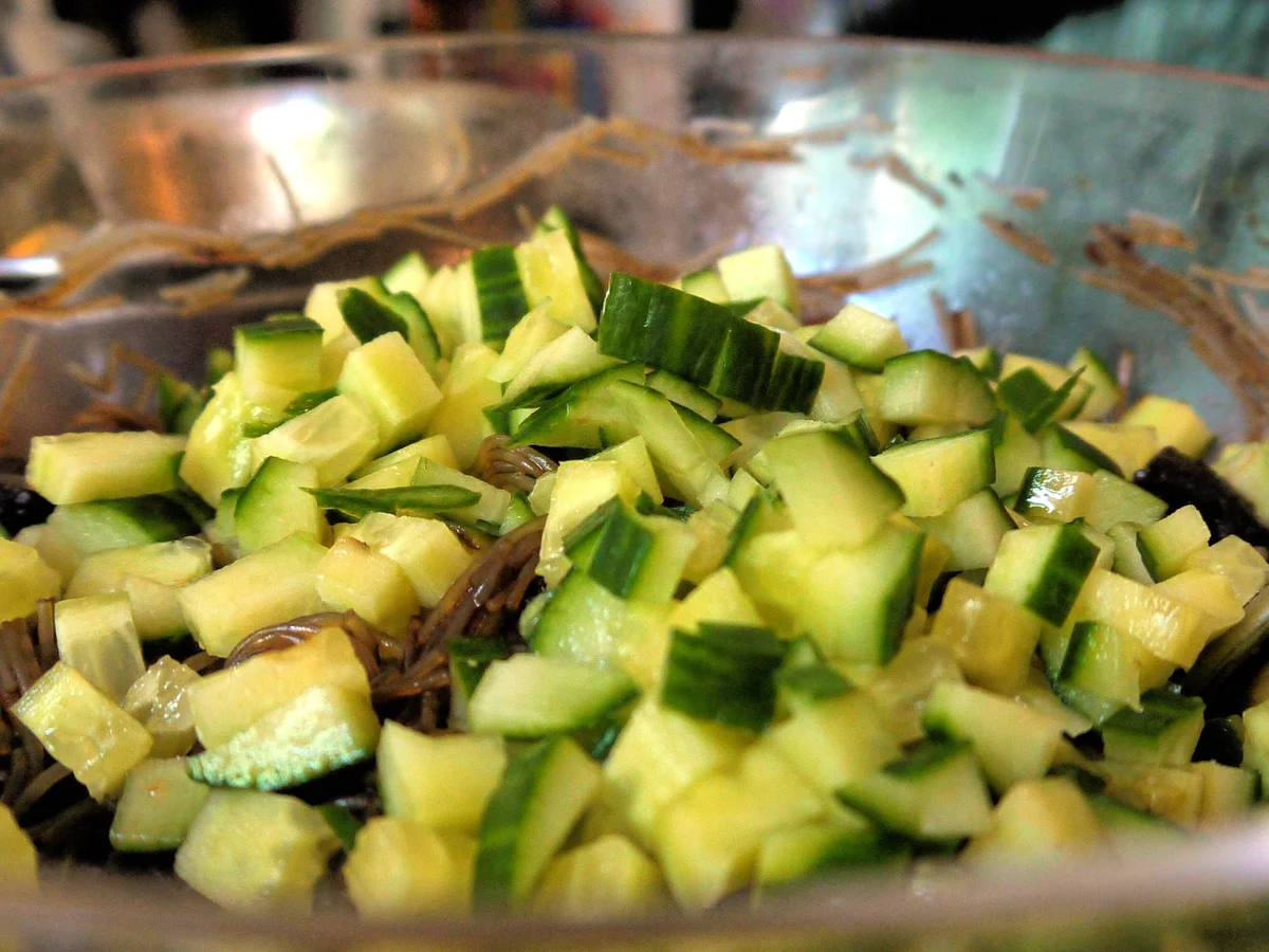 Scharfer Glasnudelsalat mit mariniertem Schweinefleisch - Rezept - Bild Nr. 10