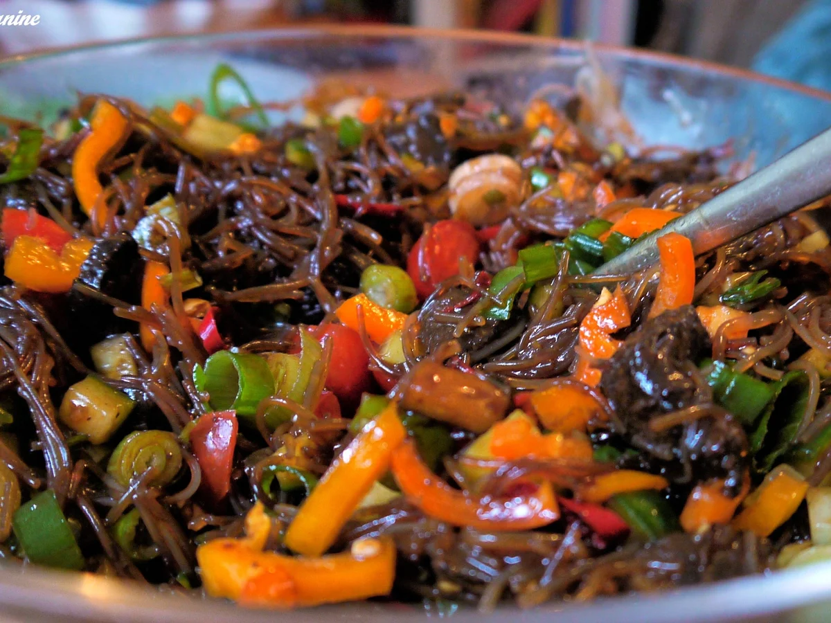 Scharfer Glasnudelsalat mit mariniertem Schweinefleisch - Rezept - Bild Nr. 14