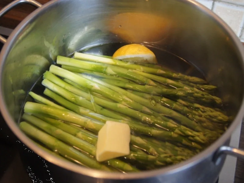 Rezept: Kabeljaufilet mit grünen Spargel und Rosmarin-Backkartoffeln Bild Nr. 3065 Kabeljaufilet mit grünen Spargel und Rosmarin-Backkartoffeln - Rezept - Bild Nr. 3065