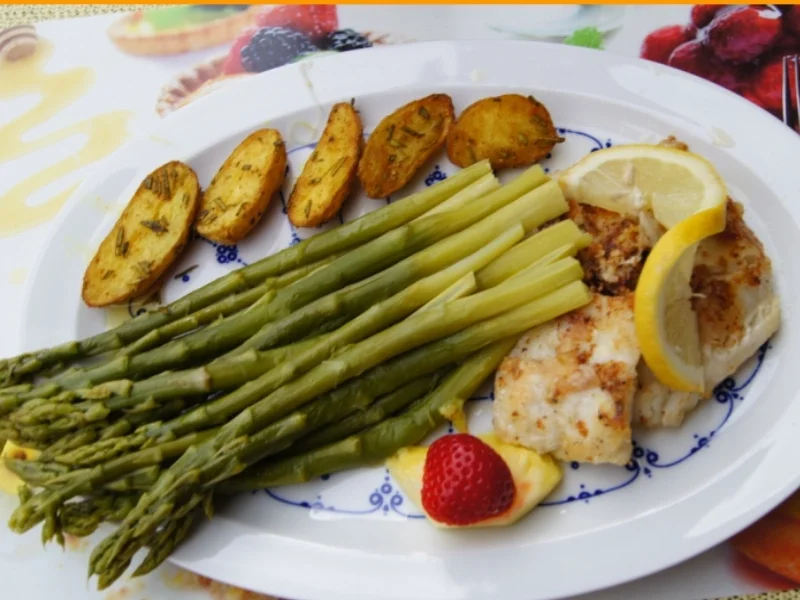 Rezept: Kabeljaufilet mit grünen Spargel und Rosmarin-Backkartoffeln Bild Nr. 3072 Kabeljaufilet mit grünen Spargel und Rosmarin-Backkartoffeln - Rezept - Bild Nr. 3072