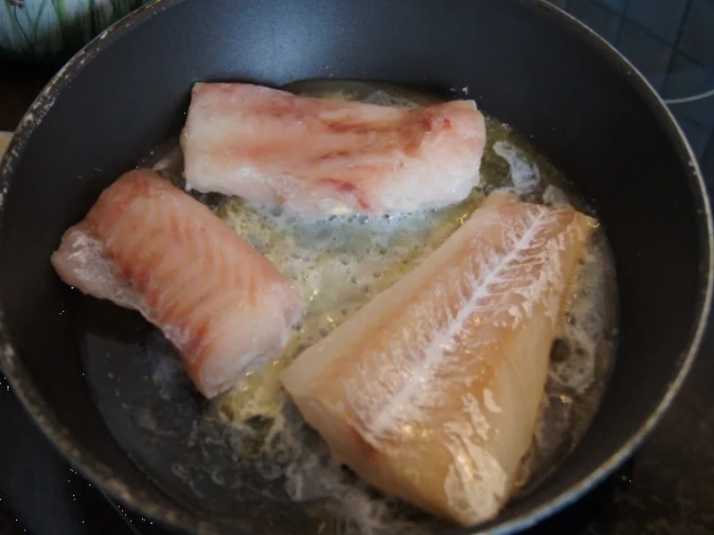 Rezept: Fischfilet mit Senfsauce, Möhren-Süßkartoffel-Meerrettich-Stampf und Gurkensalat Bild Nr. 3061 Fischfilet mit Senfsauce, Möhren-Süßkartoffel-Meerrettich-Stampf und Gurkensalat - Rezept - Bild Nr. 3061