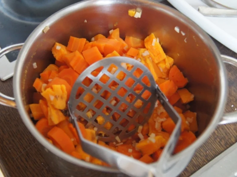 Rezept: Fischfilet mit Senfsauce, Möhren-Süßkartoffel-Meerrettich-Stampf und Gurkensalat Bild Nr. 3067 Fischfilet mit Senfsauce, Möhren-Süßkartoffel-Meerrettich-Stampf und Gurkensalat - Rezept - Bild Nr. 3067