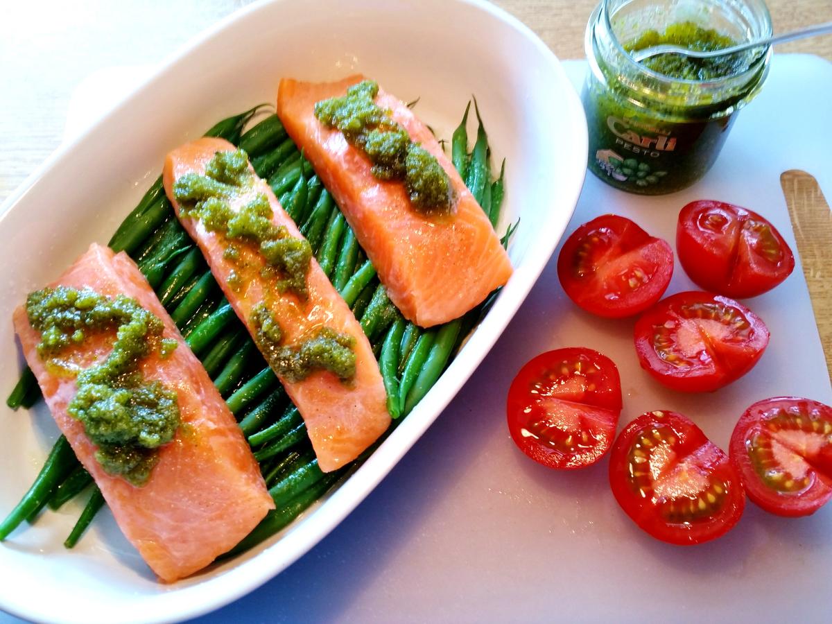 Lachs mit Pesto und Gemüse - Rezept - Bild Nr. 3094