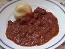 In Rotwein geschmortes Rindergulasch nach Omas Rezept dazu Kartoffelknödel - Rezept - Bild Nr. 2