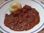 In Rotwein geschmortes Rindergulasch nach Omas Rezept dazu Kartoffelknödel - Rezept - Bild Nr. 2