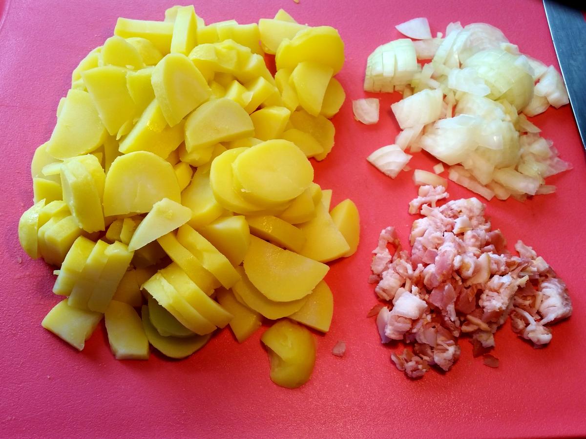 Rührei - dazu Bratkartoffeln und ein Tomatensalat - Rezept - Bild Nr. 3098