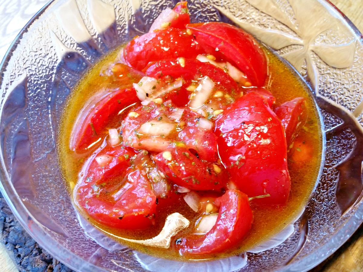 Rührei - dazu Bratkartoffeln und ein Tomatensalat - Rezept - Bild Nr. 3100