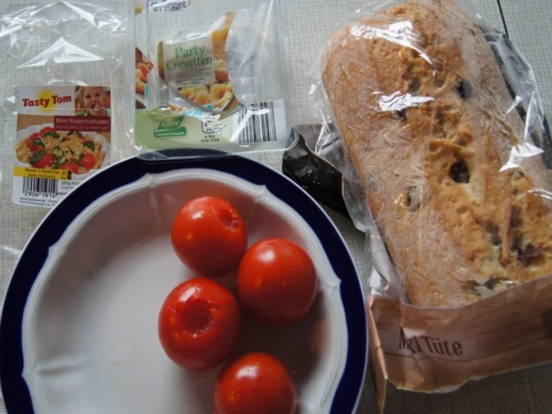 Party Crevetten mit Mini Rispentomaten und Ciabatta grüne Olive - Rezept - Bild Nr. 3111