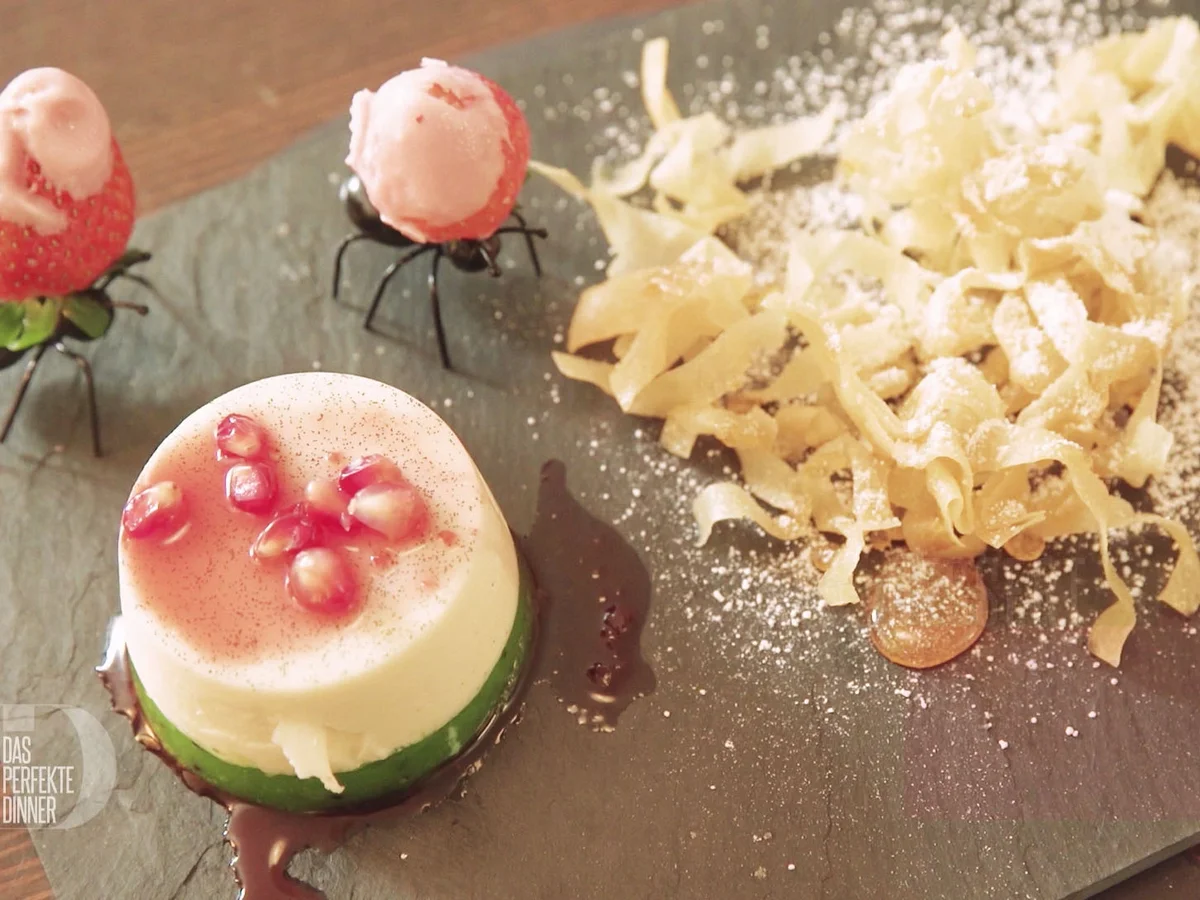 Rezept: Panna Cotta-Tricolore mit flüchtigen Erdbeeren Bild Nr. 2 Panna Cotta-Tricolore mit flüchtigen Erdbeeren - Rezept - Bild Nr. 2