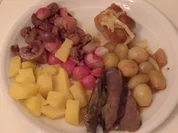 Dreierlei vom Kalb mit geschmorten Zwiebeln, geschmorten Radieschen und Kartoffelklößen - Rezept - Bild Nr. 2