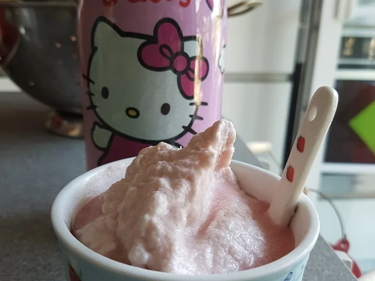 Hello Kitty für Princessinen ein lecker Eis - Rezept - Bild Nr. 3141