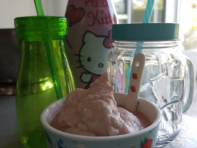 Hello Kitty für Princessinen ein lecker Eis - Rezept - Bild Nr. 3142