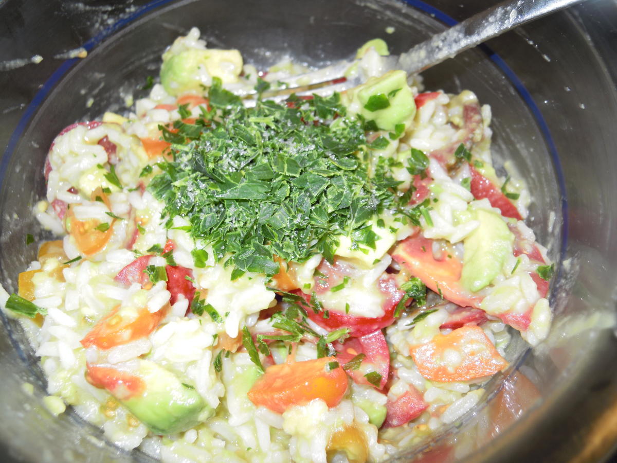Tomaten / Reissalat mit cremiger Avocadodressing - Rezept - Bild Nr. 3136