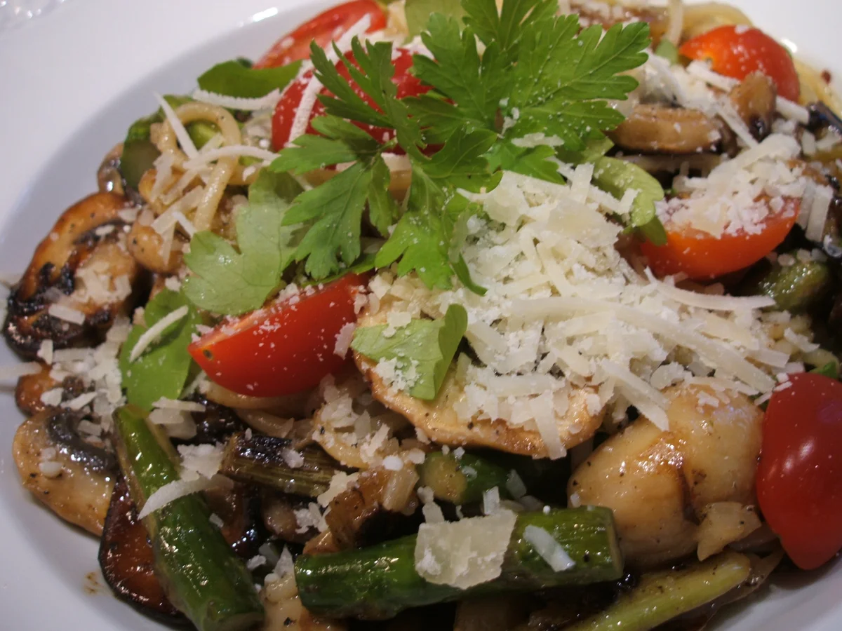 Pasta: Knoblauch-Spaghetti mit grünem Spargel und Champignons - Rezept - Bild Nr. 3157