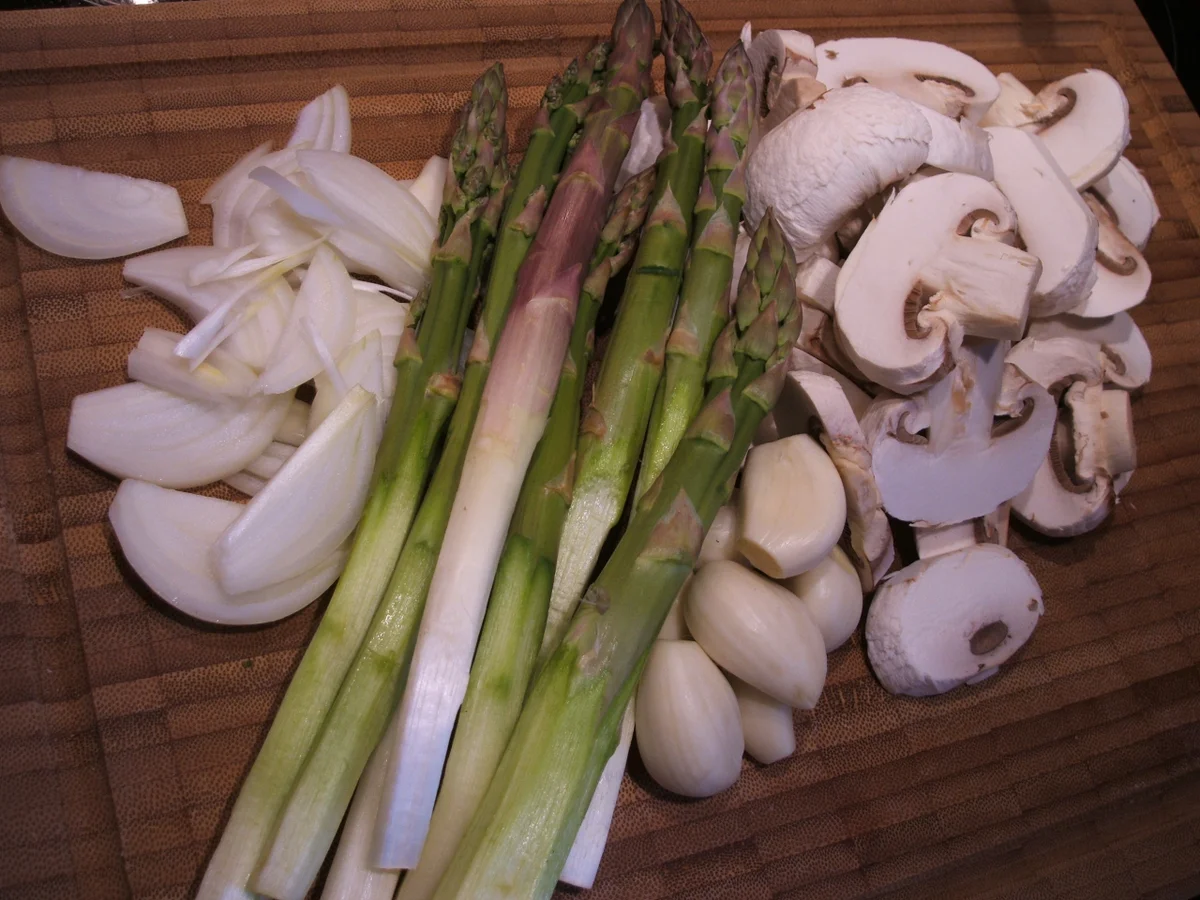 Pasta: Knoblauch-Spaghetti mit grünem Spargel und Champignons - Rezept - Bild Nr. 3158