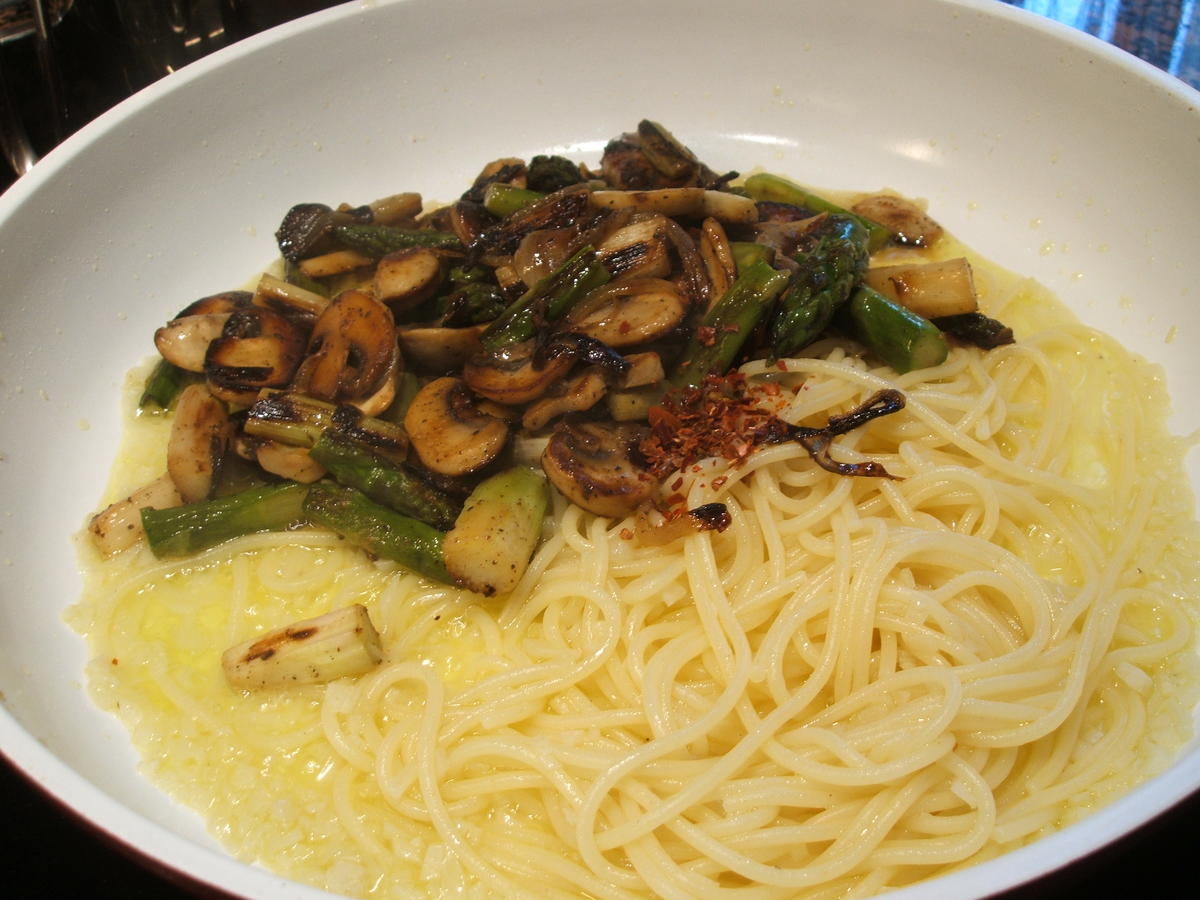 Pasta: Knoblauch-Spaghetti mit grünem Spargel und Champignons - Rezept - Bild Nr. 3163