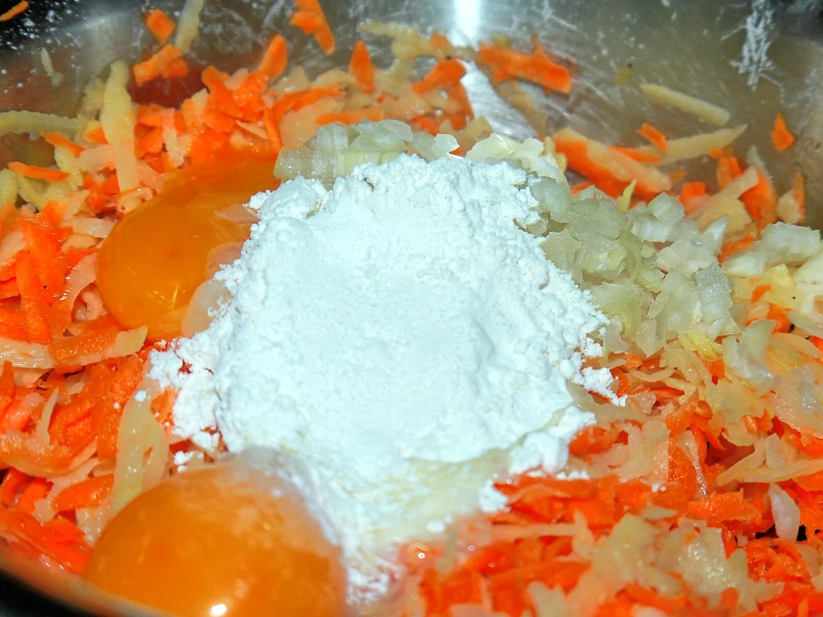 Rezept: Möhren-Kartoffel-Rösti mit Knoblauch-Gurken-Dip Bild Nr. 3168 Möhren-Kartoffel-Rösti mit Knoblauch-Gurken-Dip - Rezept - Bild Nr. 3168