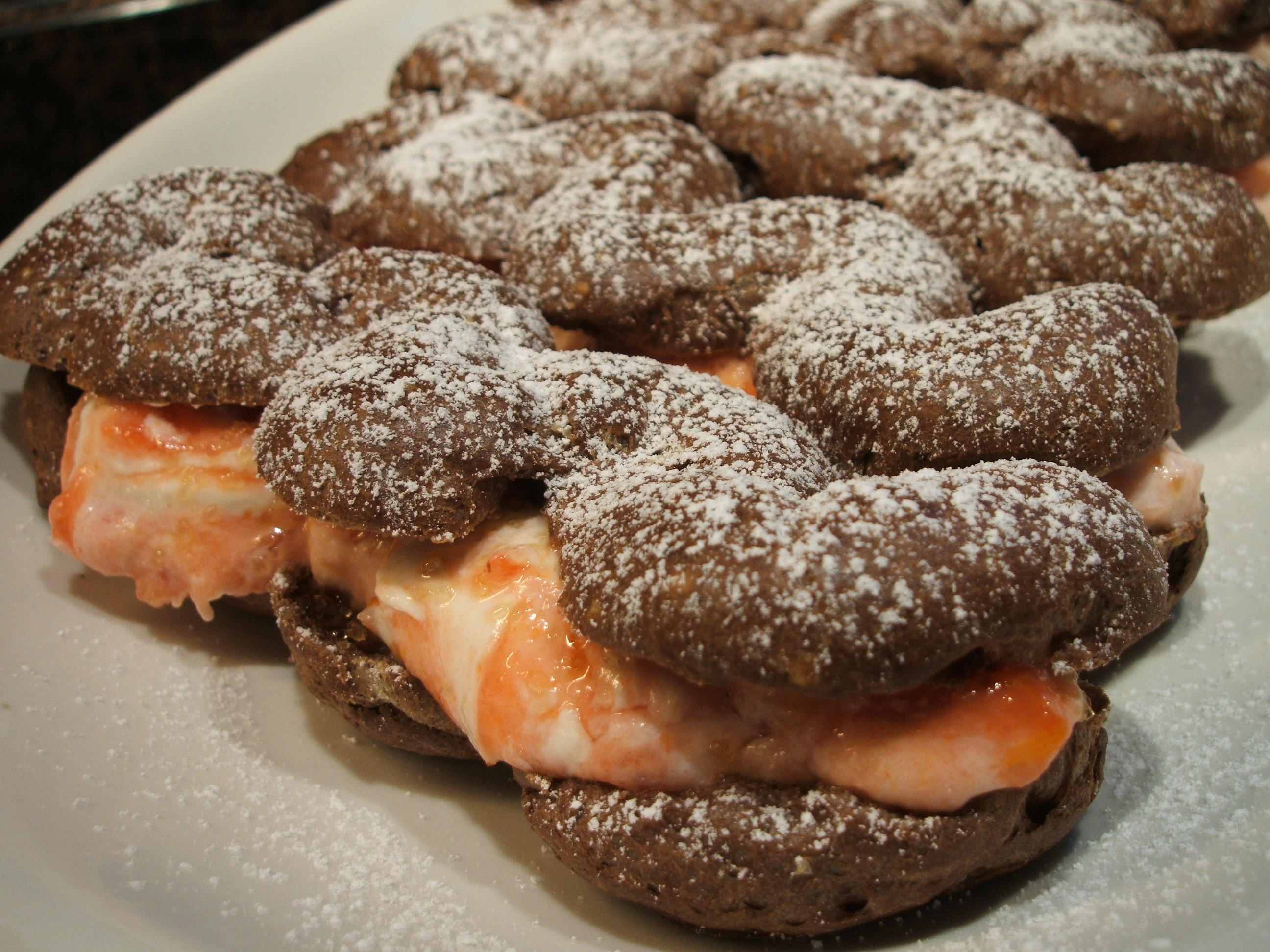 Backen: Schoko-Eclairs mit Aprikosen-Quark-Füllung - Rezept Gesendet
von lunapiena