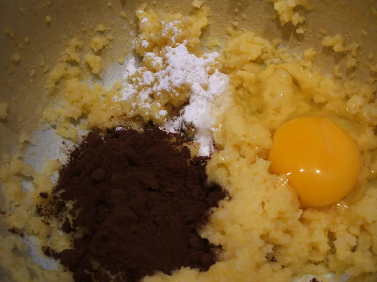 Rezept: Backen: Schoko-Eclairs mit Aprikosen-Quark-Füllung Bild Nr. 3163 Backen: Schoko-Eclairs mit Aprikosen-Quark-Füllung - Rezept - Bild Nr. 3163