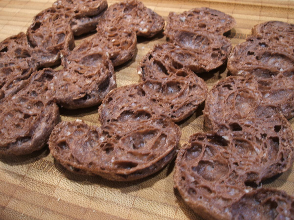 Backen: Schoko-Eclairs mit Aprikosen-Quark-Füllung - Rezept - kochbar.de