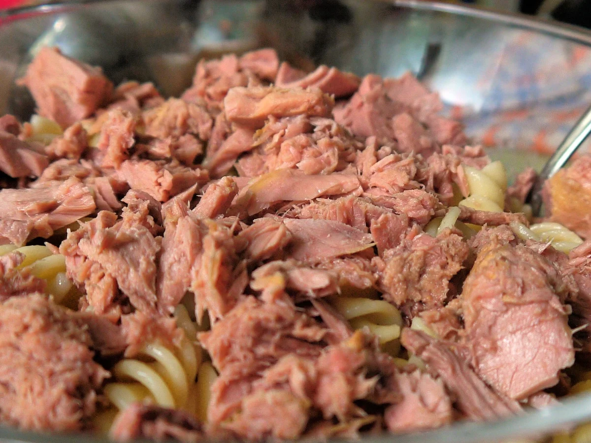 Rezept: Thunfisch-Pasta-Salat mit Ajvar-Dressing Bild Nr. 3163 Thunfisch-Pasta-Salat mit Ajvar-Dressing - Rezept - Bild Nr. 3163