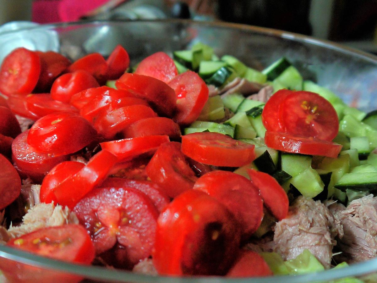 Thunfisch-Pasta-Salat mit Ajvar-Dressing - Rezept - kochbar.de