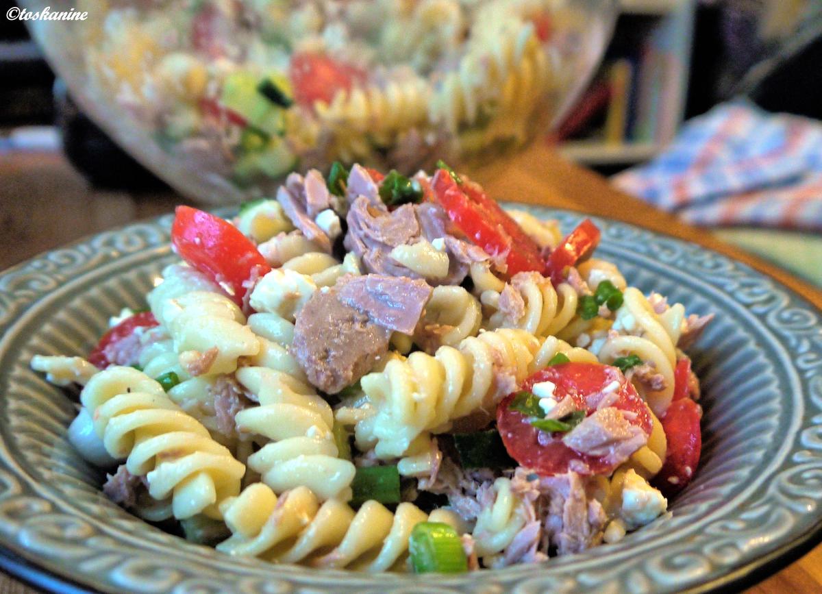Thunfisch-Pasta-Salat mit Ajvar-Dressing - Rezept - Bild Nr. 3169