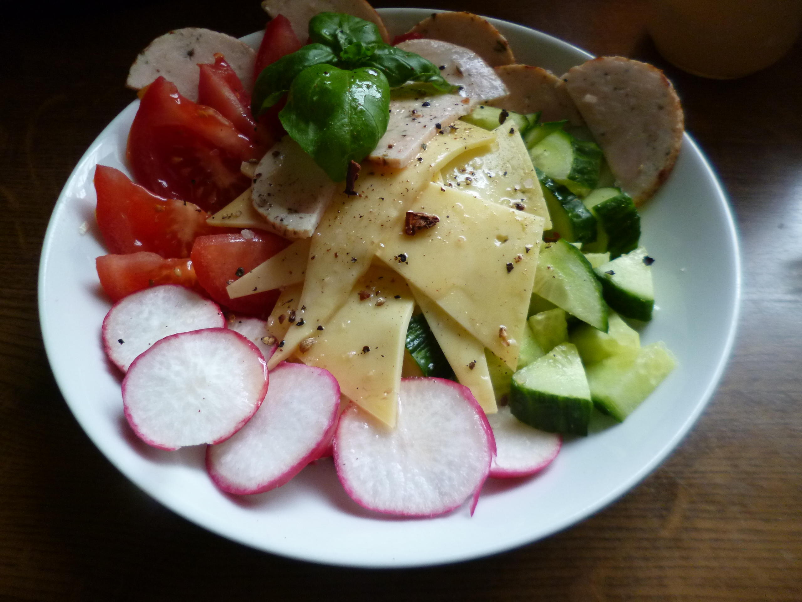 Bilder für Gemischter Rohkostsalat mit Tomaten, Gurke und Radies - Rezept