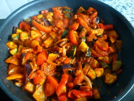 Gratinierter Ziegenkäse mit Pinienkernen auf warmen Gemüsesalat - Rezept - Bild Nr. 3200