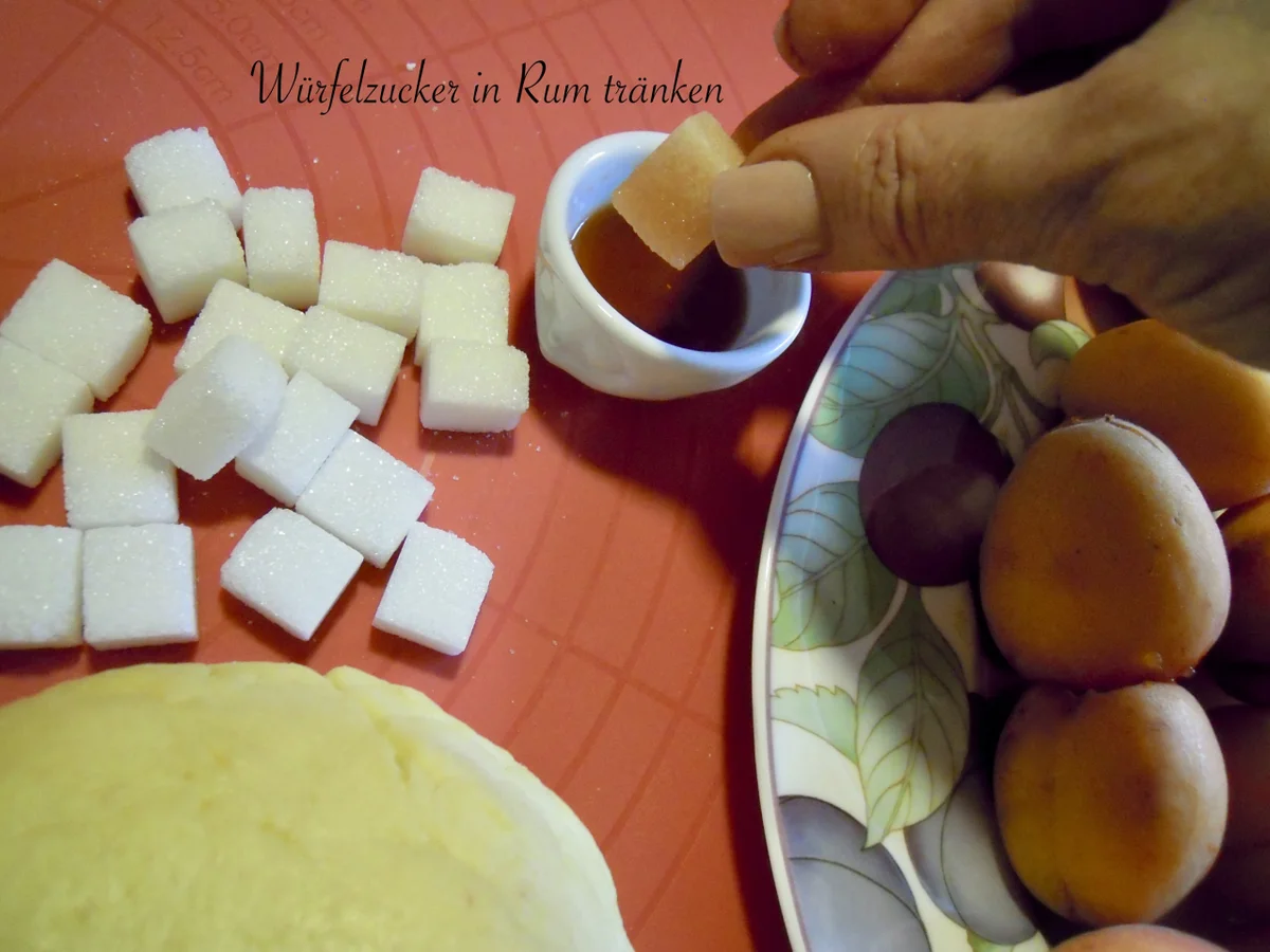 Wachauer Marillen Knödel aus feinem Topfenteig mit Knusperbrösel - Rezept - Bild Nr. 3210
