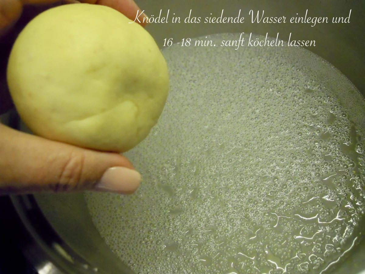 Wachauer Marillen Knödel aus feinem Topfenteig mit Knusperbrösel - Rezept - Bild Nr. 3220