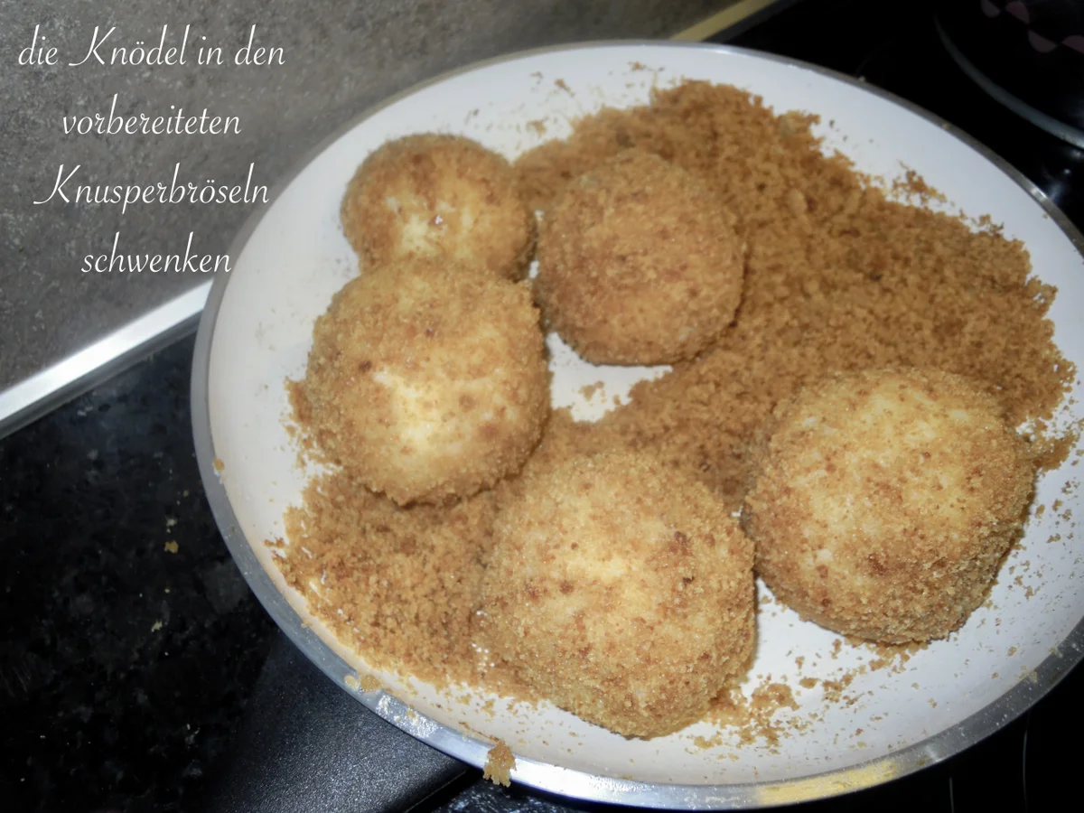 Wachauer Marillen Knödel aus feinem Topfenteig mit Knusperbrösel - Rezept - Bild Nr. 3224