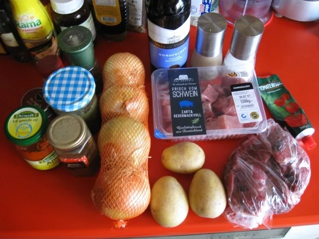 Rezept: Gulasch halb und halb Bild Nr. 3210 Gulasch halb und halb - Rezept - Bild Nr. 3210