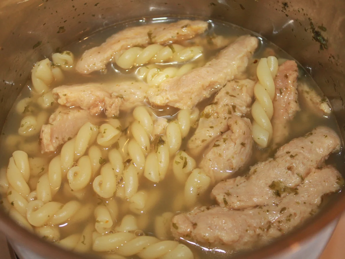 Nudelsuppe mit Soja-Geschnetzeltes - Rezept - Bild Nr. 2