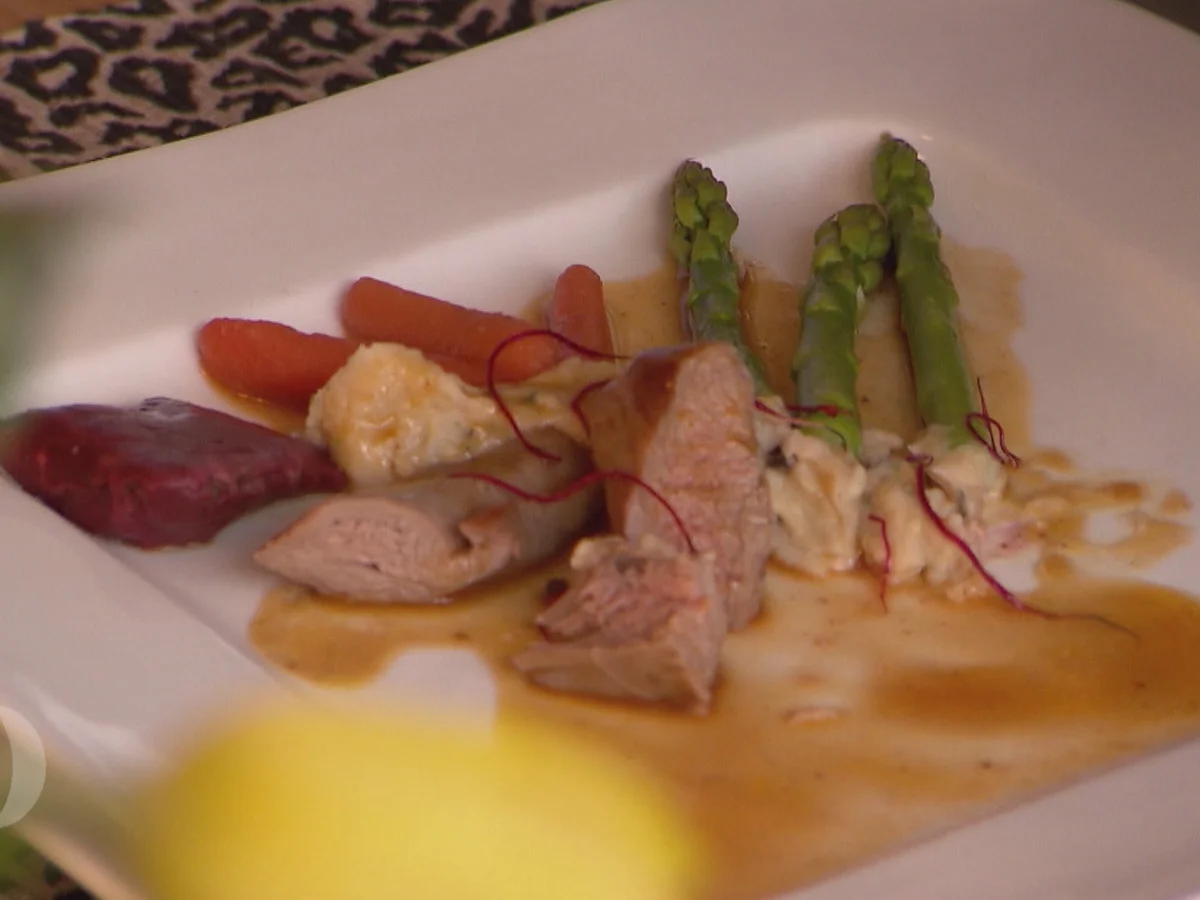 Rezept: Lammfilet mit Ingwer-Jus, Bohnencreme, Frühlingsgemüse und Rote-Beete-Ravioli Bild Nr. 2 Lammfilet mit Ingwer-Jus, Bohnencreme, Frühlingsgemüse und Rote-Beete-Ravioli - Rezept - Bild Nr. 2