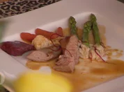 Rezept: Lammfilet mit Ingwer-Jus, Bohnencreme, Frühlingsgemüse und Rote-Beete-Ravioli Bild Nr. 2 Lammfilet mit Ingwer-Jus, Bohnencreme, Frühlingsgemüse und Rote-Beete-Ravioli - Rezept - Bild Nr. 2