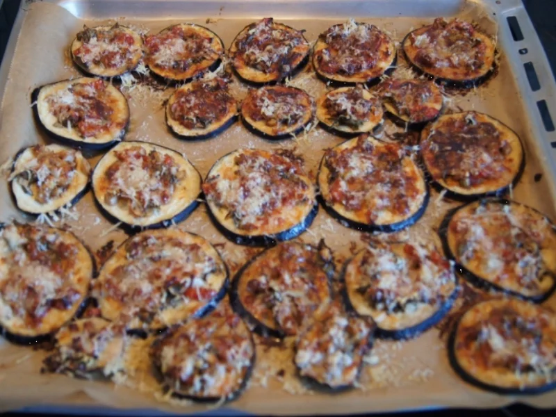 Rezept: Überbackene Parmesan-Auberginenscheiben Bild Nr. 3216 Überbackene Parmesan-Auberginenscheiben - Rezept - Bild Nr. 3216