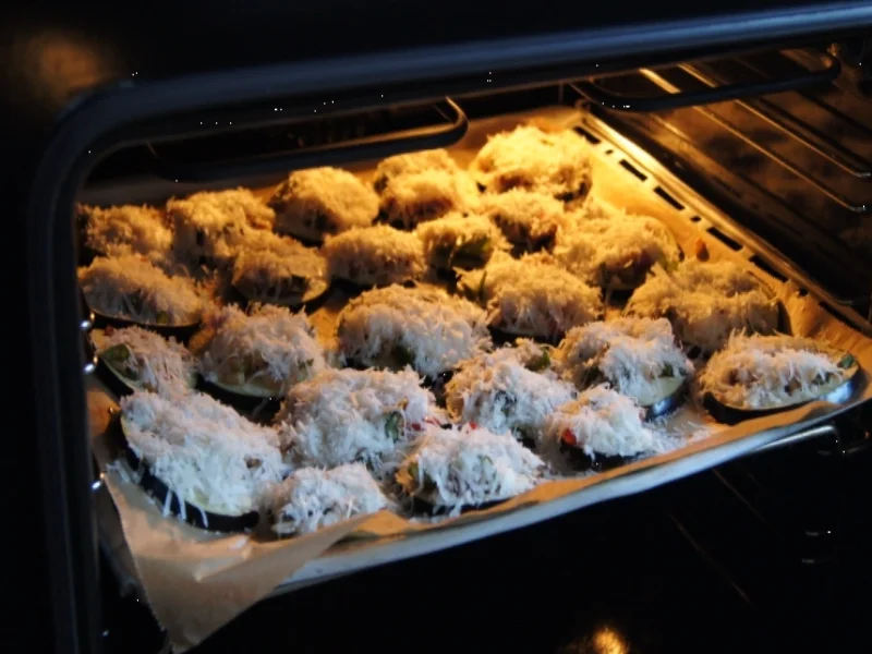 Rezept: Überbackene Parmesan-Auberginenscheiben Bild Nr. 3215 Überbackene Parmesan-Auberginenscheiben - Rezept - Bild Nr. 3215