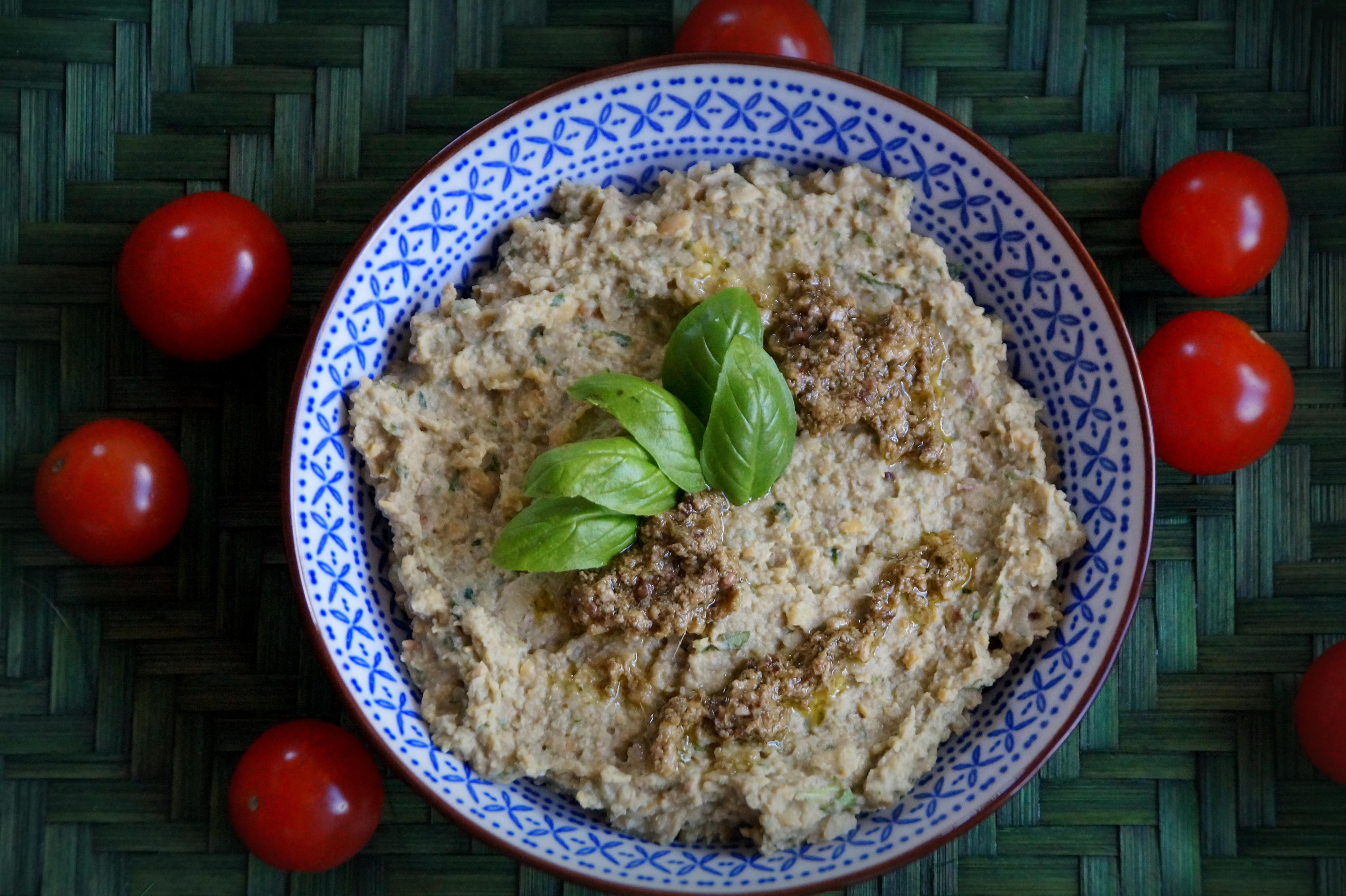 Bilder für Dip, Aufstrich: Pesto-Hummus - Rezept