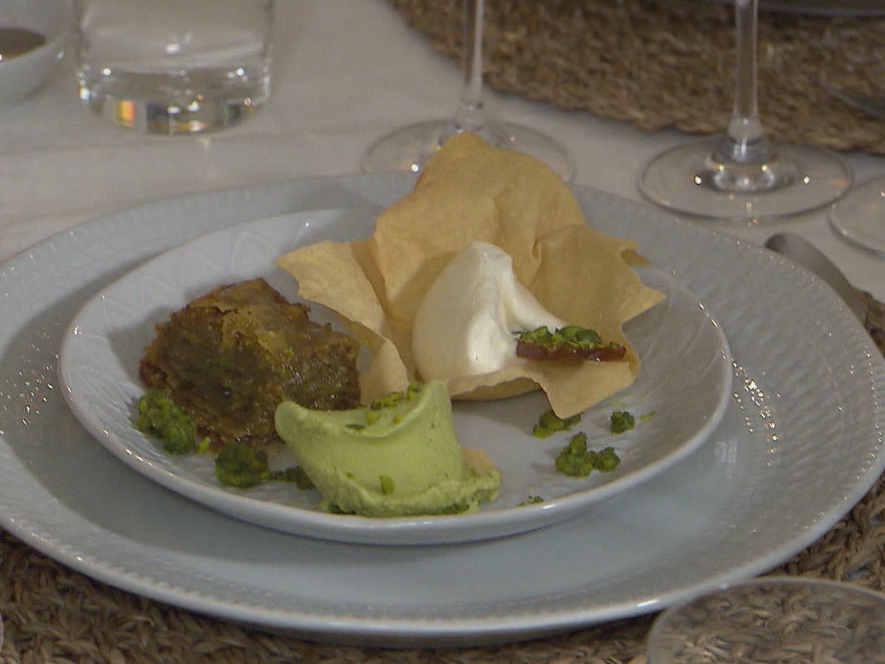 Orangenblüten-Mousse im Nest, dazu Baklava und Pistazien-Eis - Rezept
Von Einsendungen Das perfekte Dinner