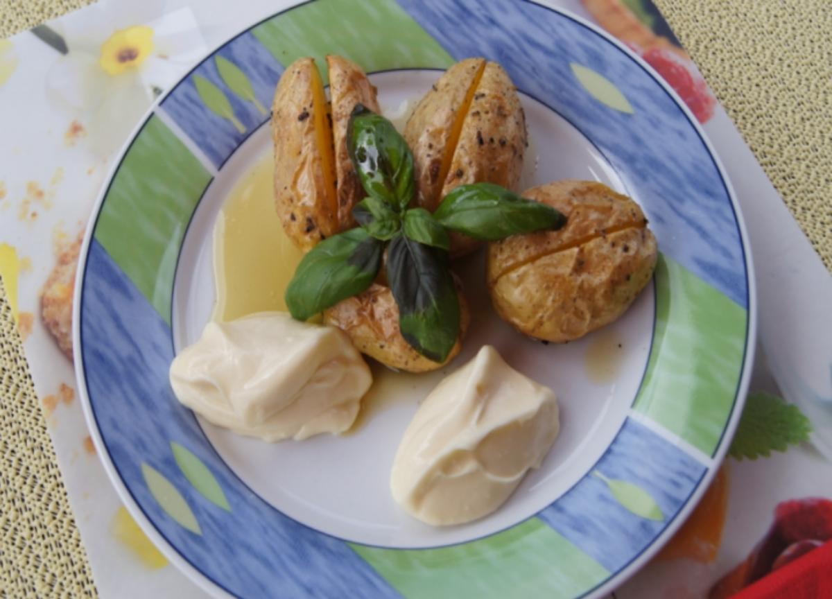 Würzige Backkartoffeln mit Knoblauch-Aioli - Rezept - Bild Nr. 2