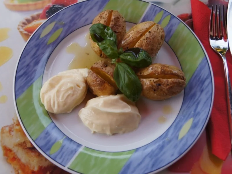 Rezept: Würzige Backkartoffeln mit Knoblauch-Aioli Bild Nr. 7 Würzige Backkartoffeln mit Knoblauch-Aioli - Rezept - Bild Nr. 7