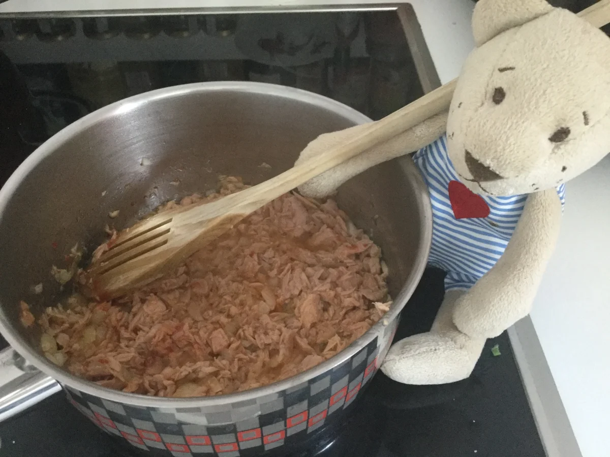 Nudeln an schneller Thunfisch - Tomatensoße a la Ari - Rezept - Bild Nr. 3231