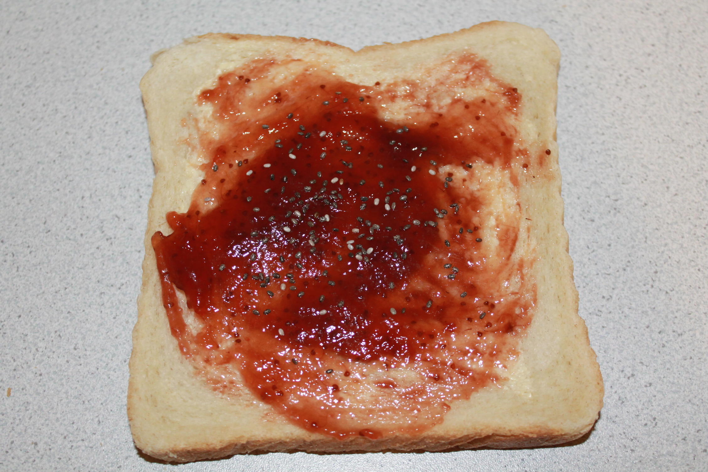 Bilder für Erdbeer-Marmeladen-Toast mit Chia Samen - Rezept