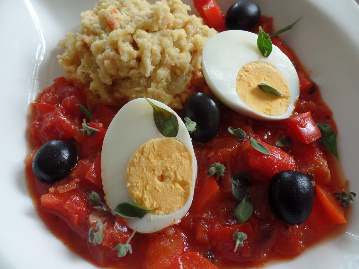Eier in Tomatensauce mit cremiger Polenta - Rezept - Bild Nr. 3227